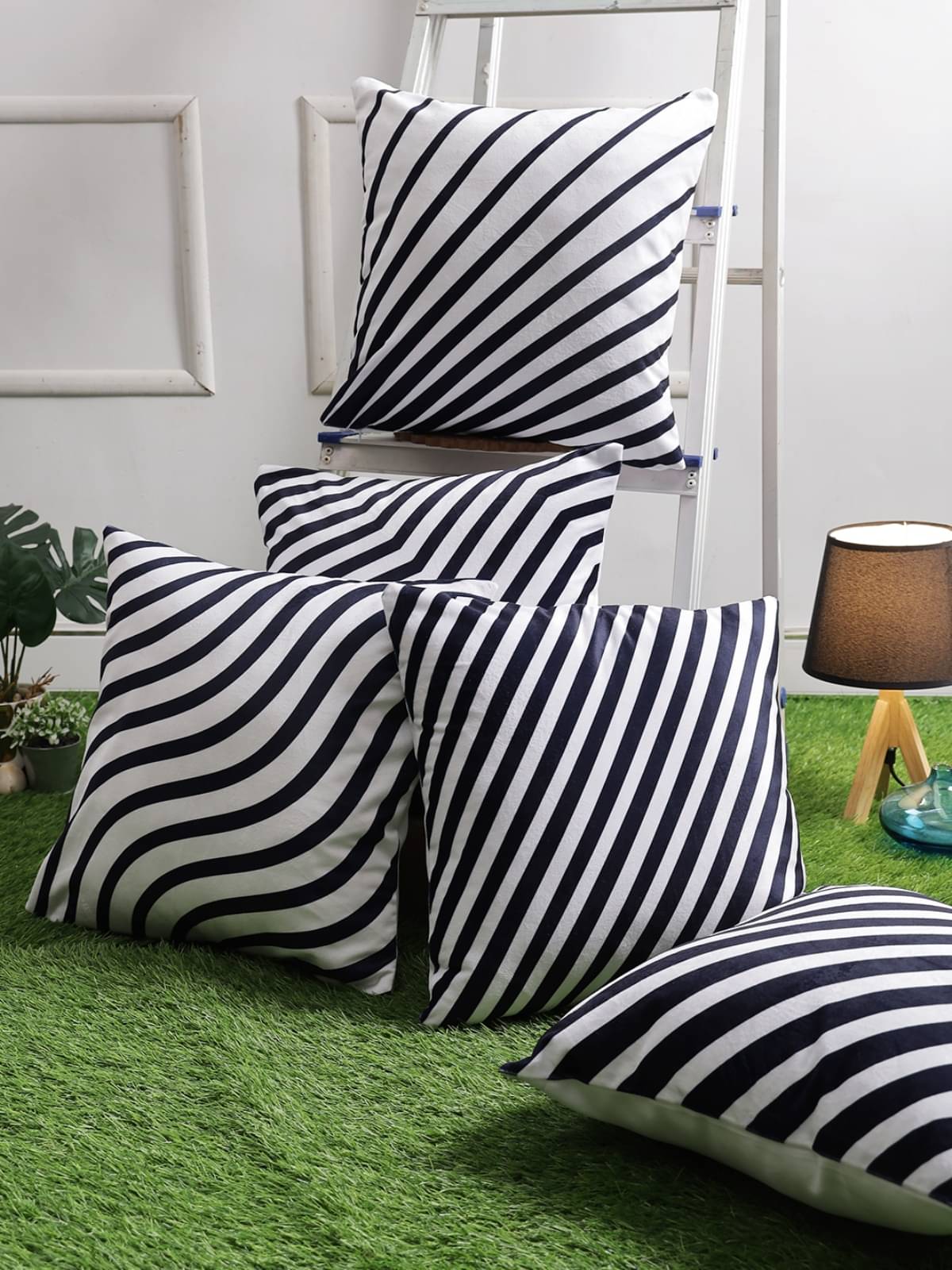     			Romee Set of 5 Velvet Animal Square Cushion Cover (40X40)cm - White