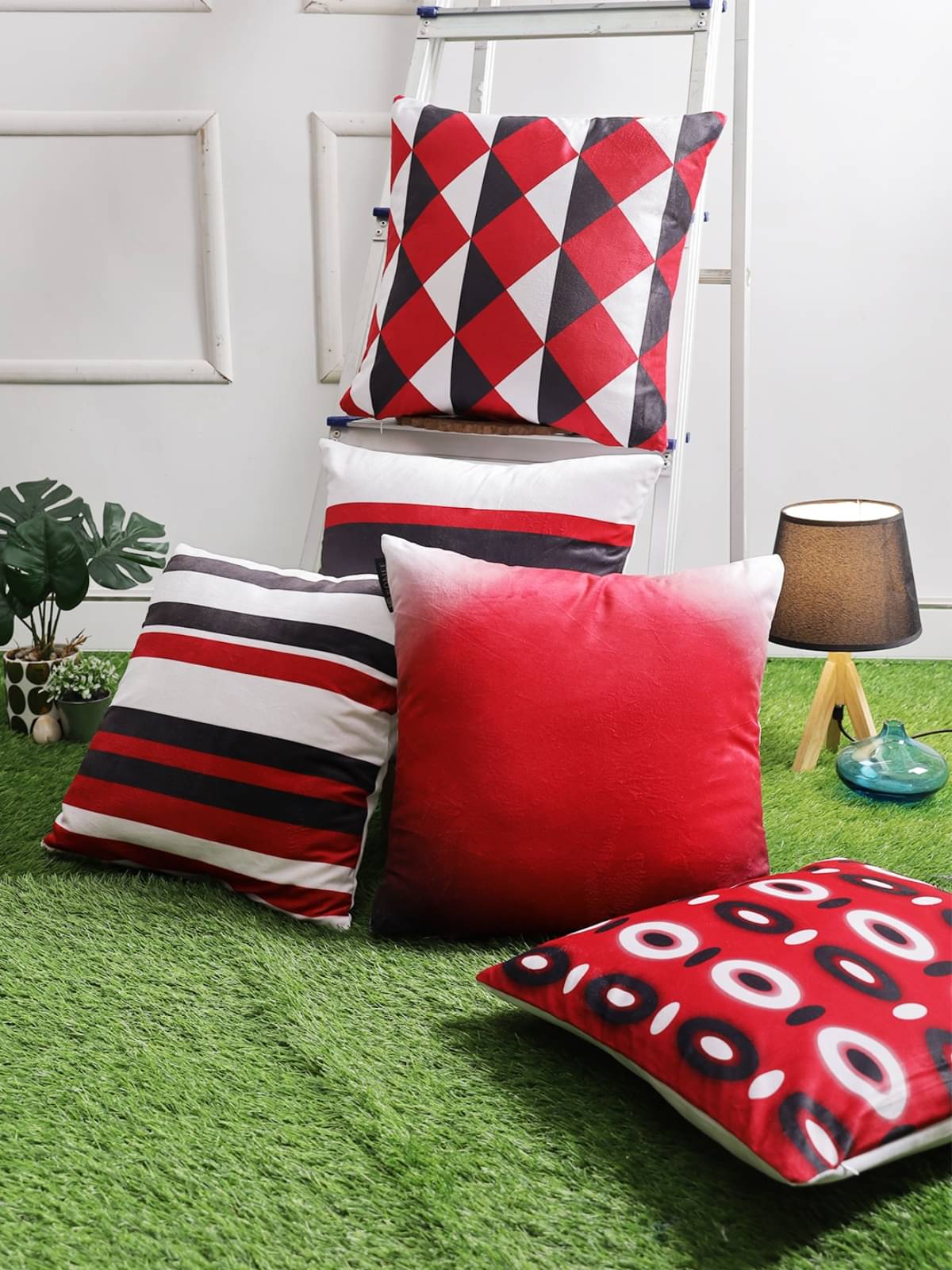     			Romee Set of 5 Velvet Geometric Square Cushion Cover (40X40)cm - Red