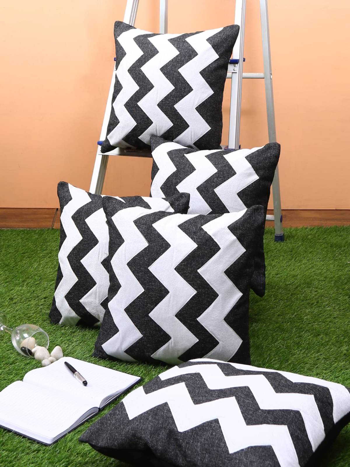 Romee Set of 5 Polyester Geometric Square Cushion Cover (40X40)cm - Black Romee Set of 5 Polyester Geometric Square Cushion Cover (40X40)cm - Black