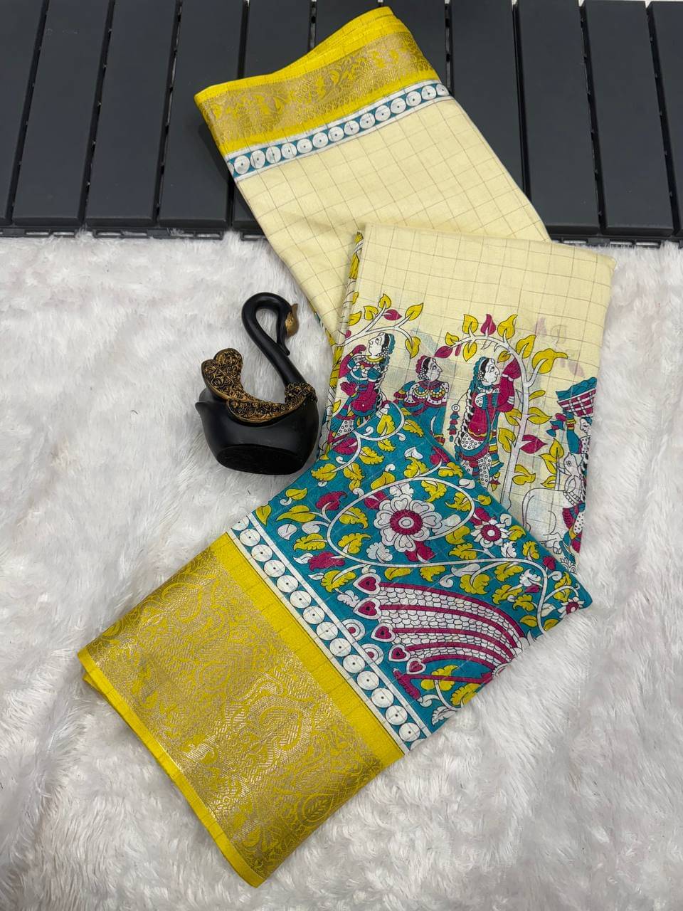     			TARTAM Viscose Printed Saree With Unstitched Blouse Piece ( Yellow )