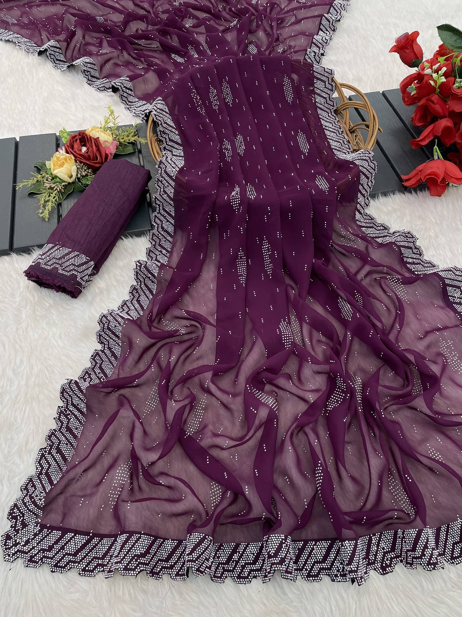    			VEERAIVA Georgette Embellished Saree With Unstitched Blouse Piece ( Magenta )