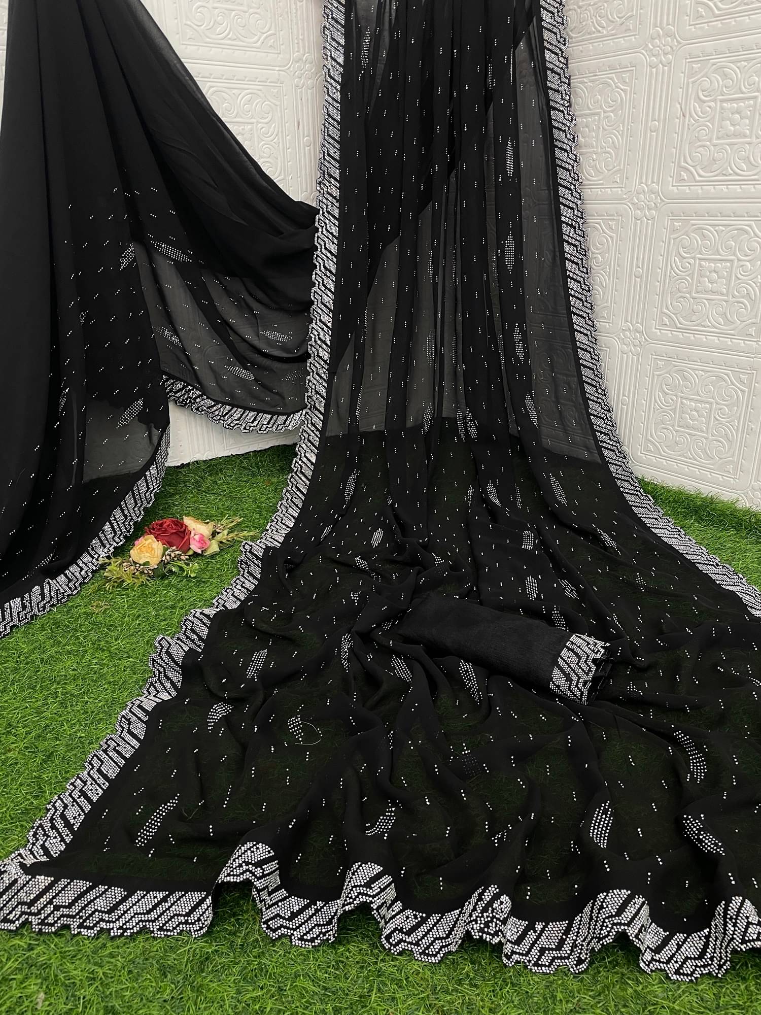     			VEERAIVA Georgette Embellished Saree With Unstitched Blouse Piece ( Black )