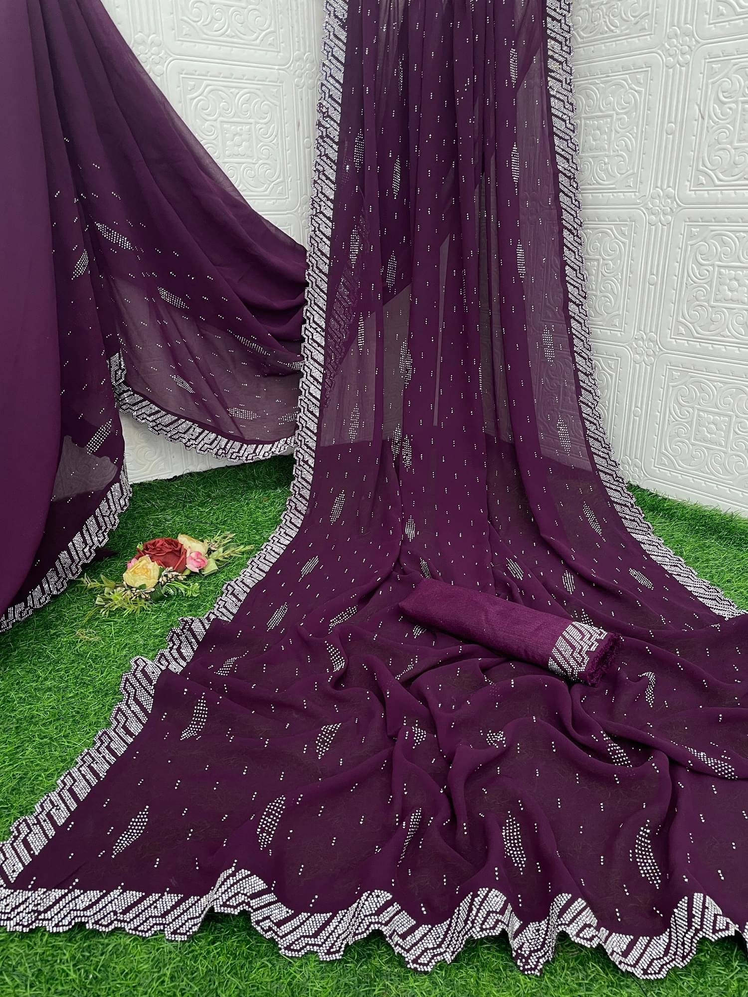     			VEERAIVA Georgette Embellished Saree With Unstitched Blouse Piece ( Magenta )
