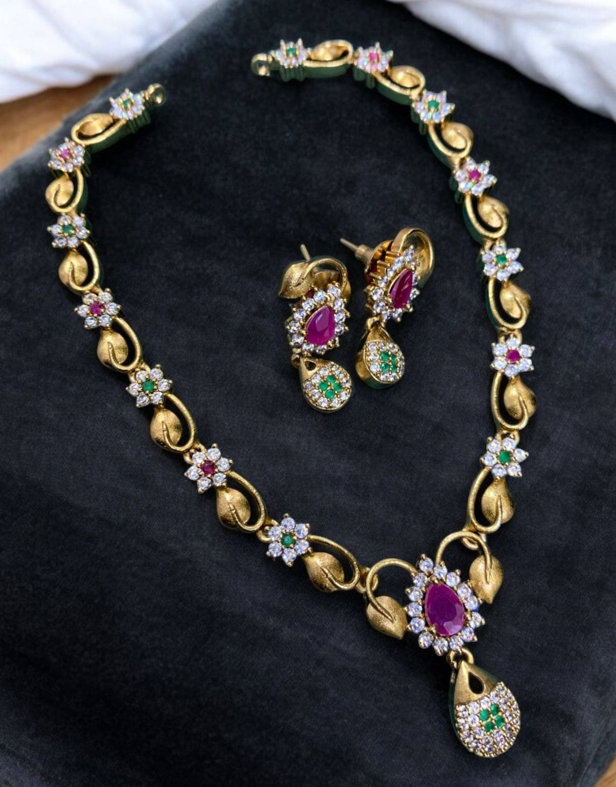     			KC JEWELS Multi Color Brass Necklace Set ( Pack of 1 )