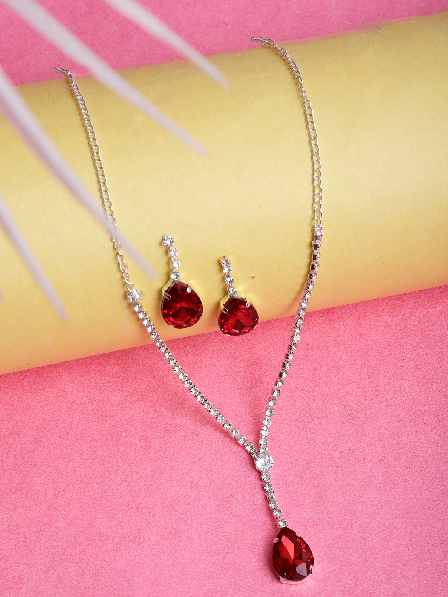     			PUJVI Red Alloy Necklace Set ( Pack of 1 )