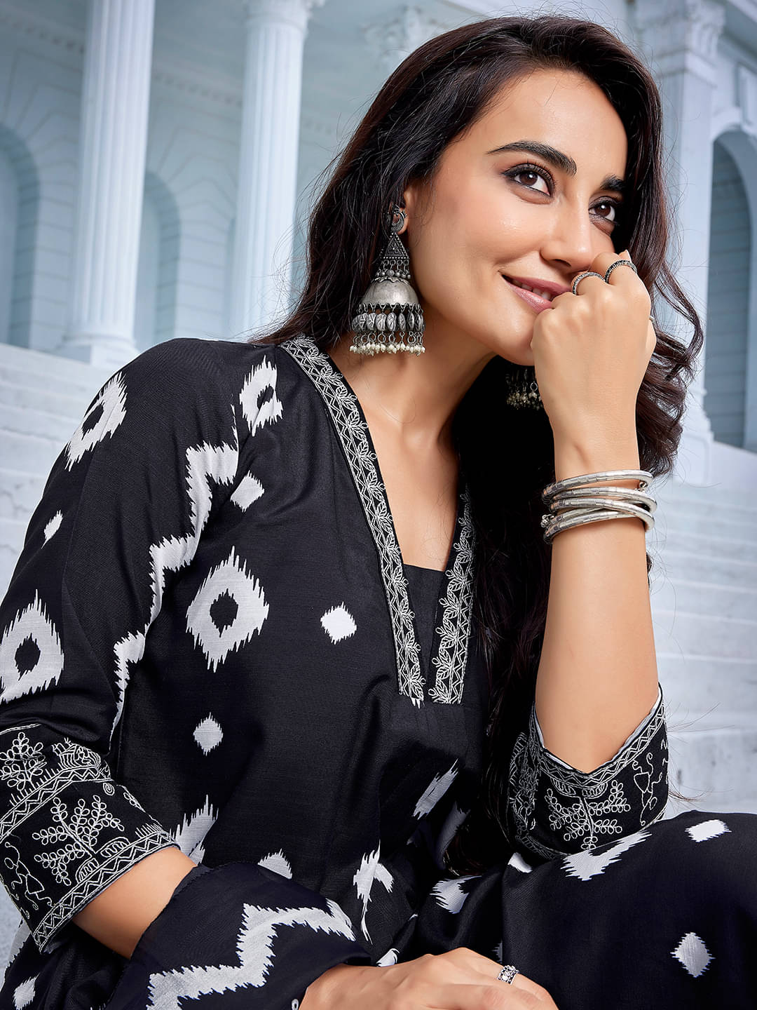 Royal Export Pack of 1 Viscose Embroidered Flared Women's Kurti with Dupatta - ( Black ) Royal Export Pack of 1 Viscose Embroidered Flared Women's Kurti with Dupatta - ( Black )