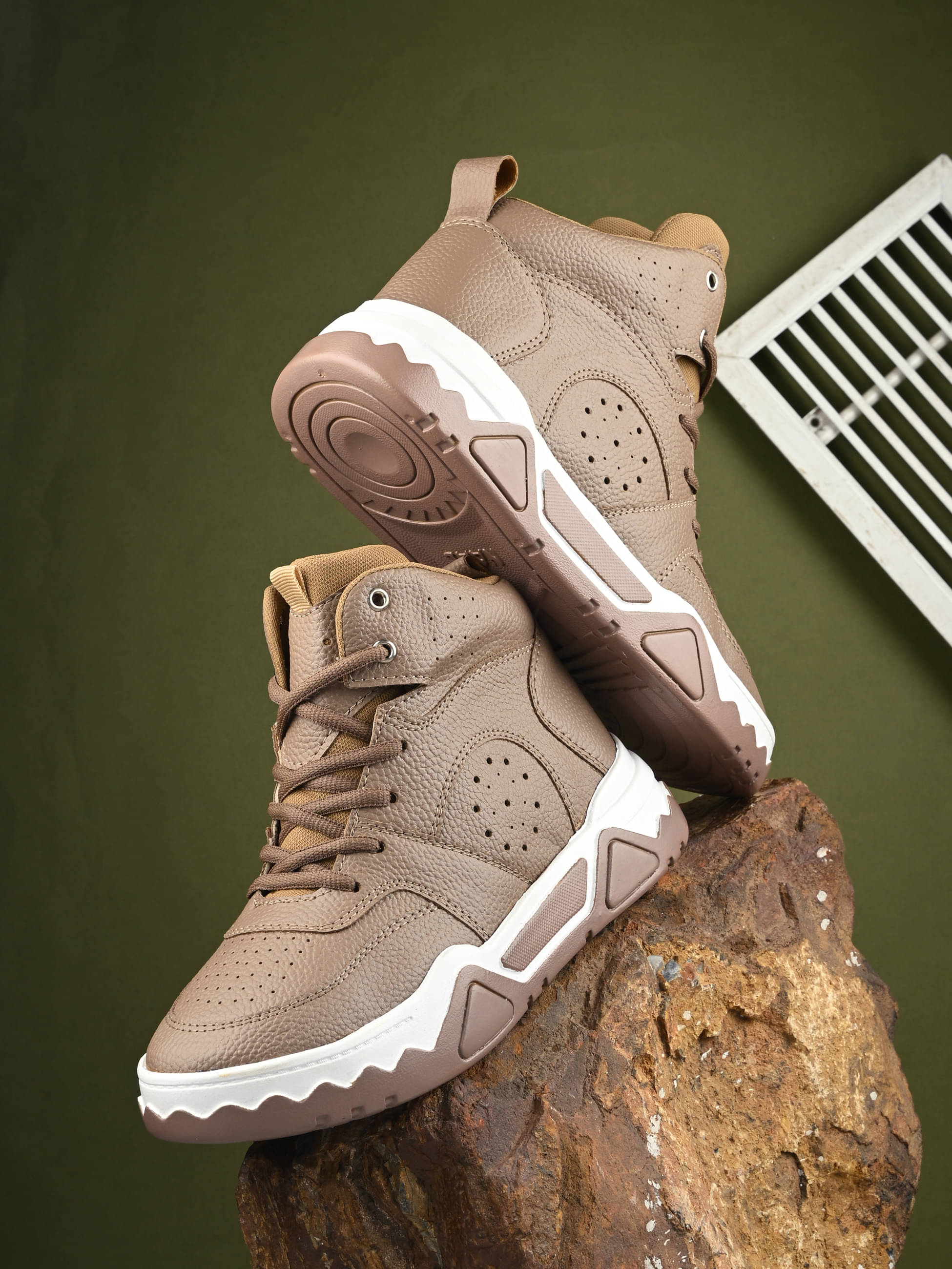     			BIZZARO Beige Men's Casual Boots