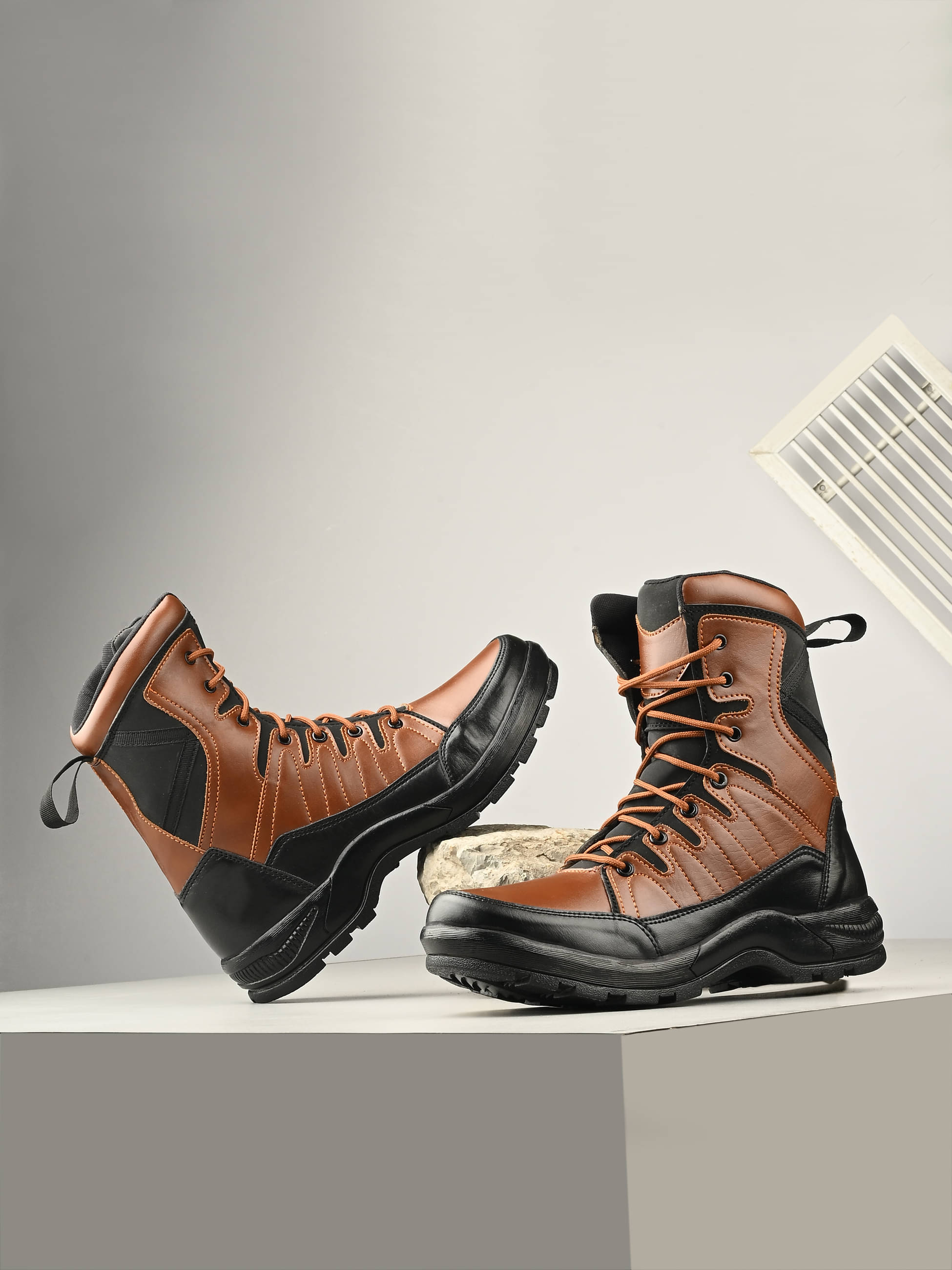     			BIZZARO Tan Men's Casual Boots