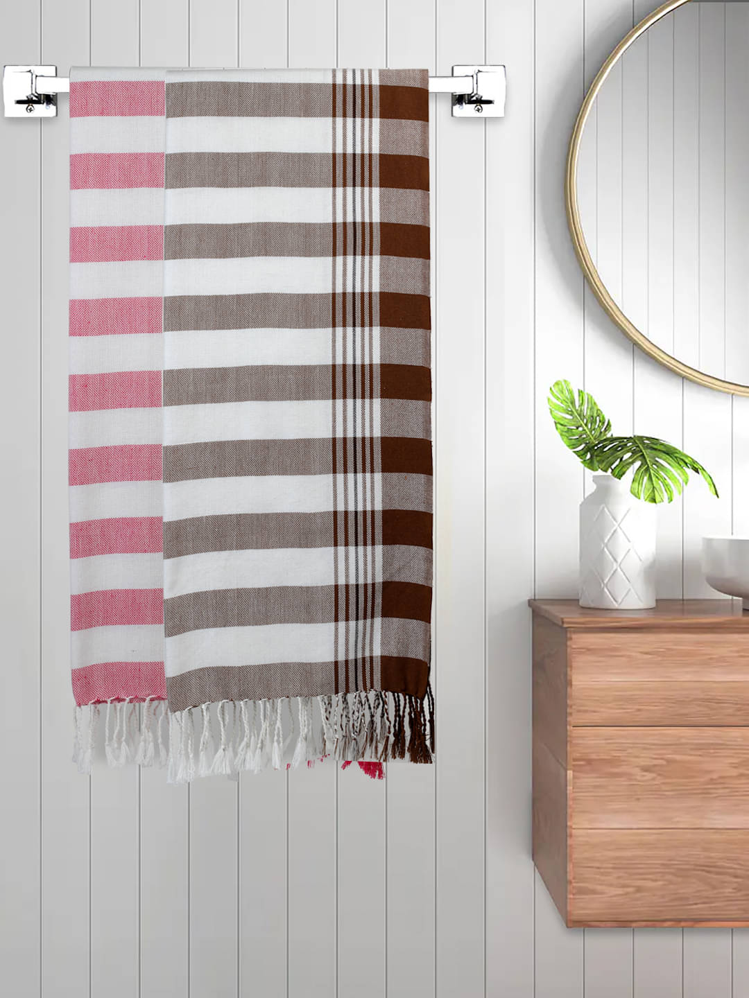     			FABINALIV Pack of 2 Cotton Below 300 -GSM Bath Towel ( Multicolor )
