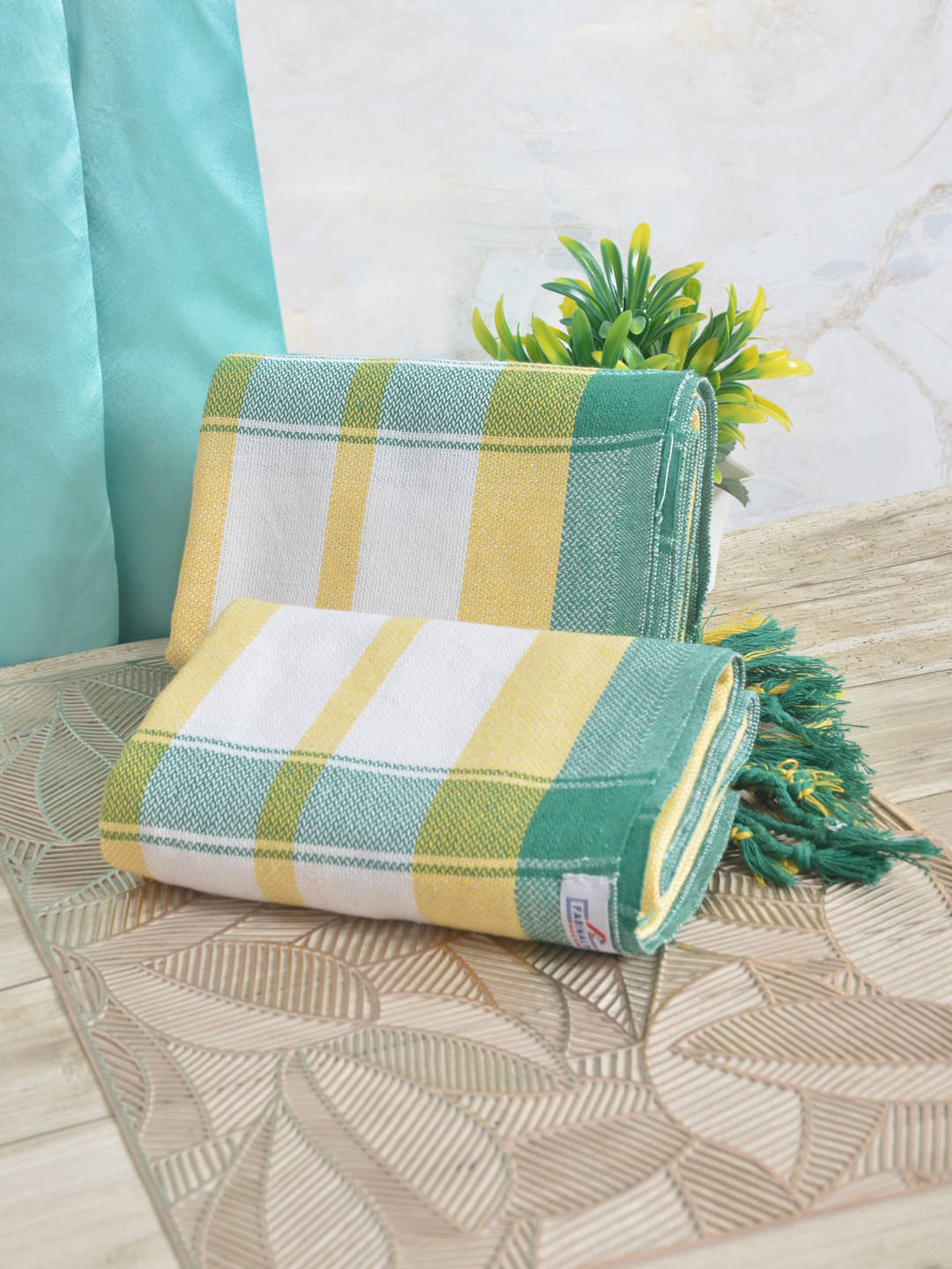     			FABINALIV Pack of 2 Cotton Below 300 -GSM Bath Towel ( Multicolor )