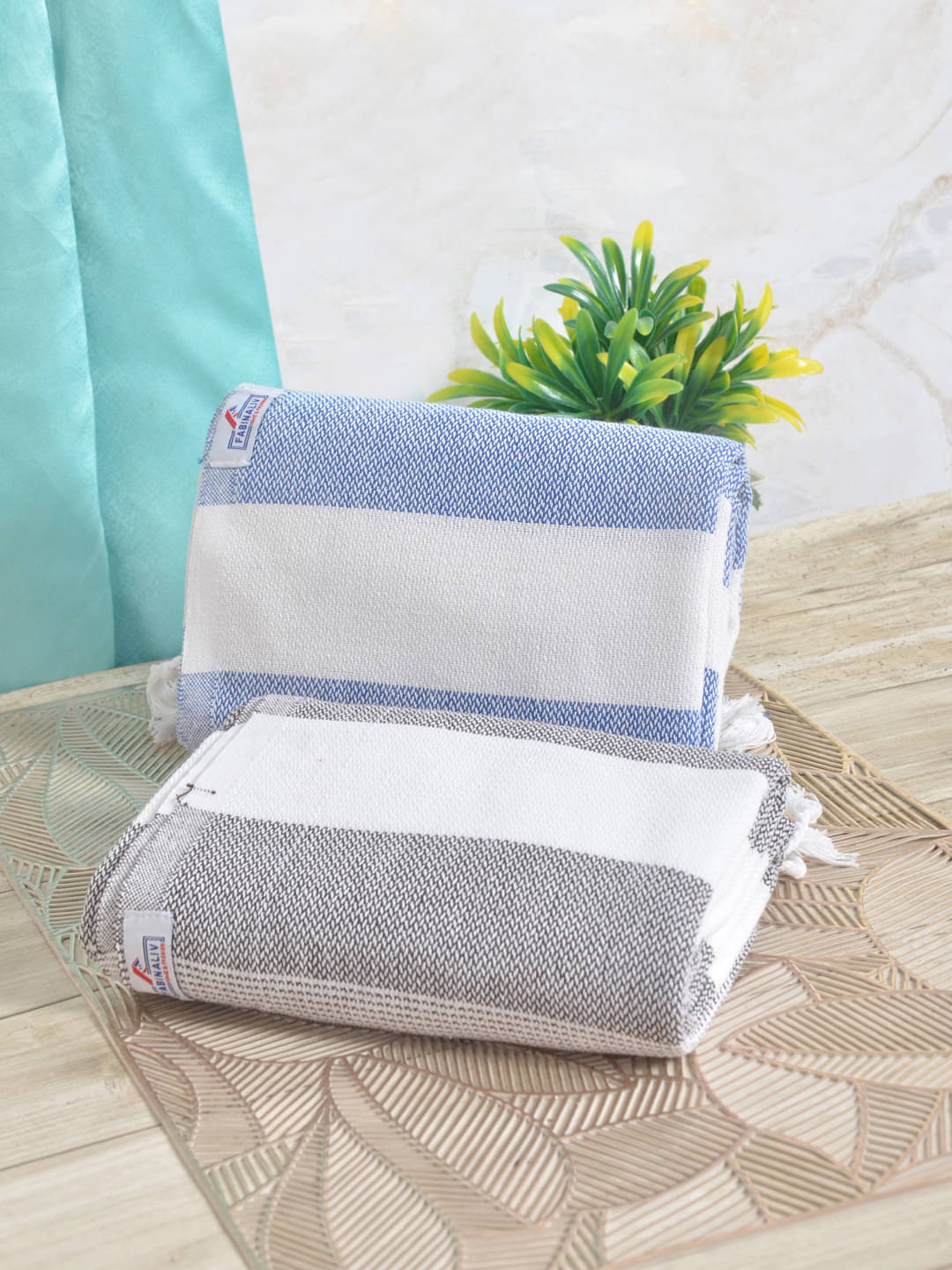     			FABINALIV Pack of 2 Cotton Below 300 -GSM Bath Towel ( Multicolor )