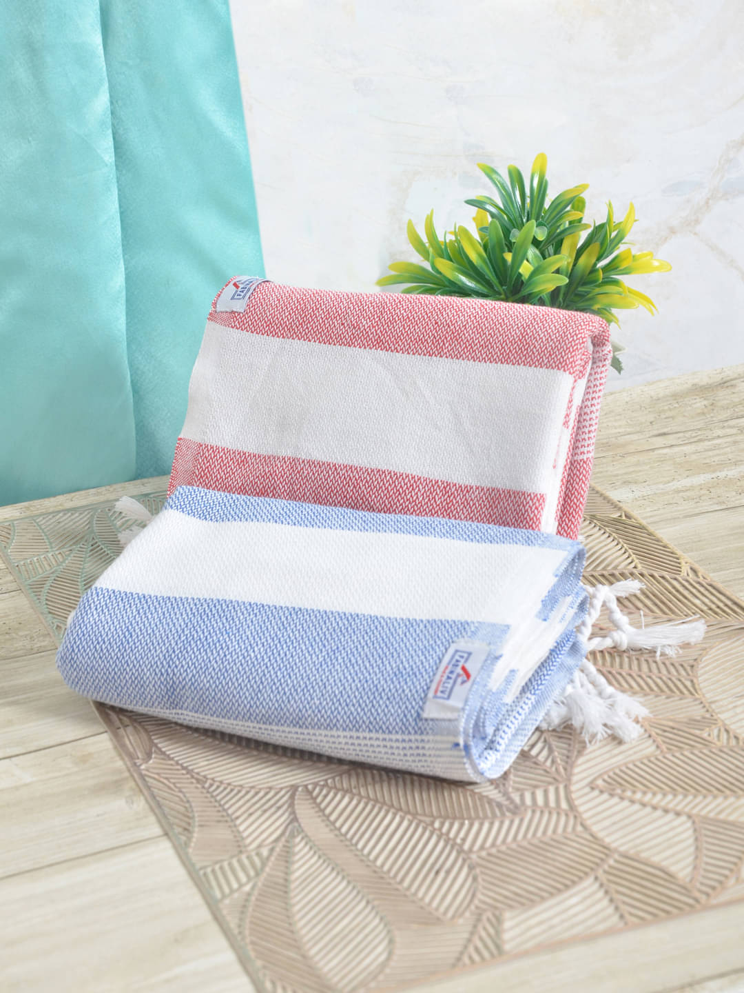     			FABINALIV Pack of 2 Cotton Below 300 -GSM Bath Towel ( Multicolor )