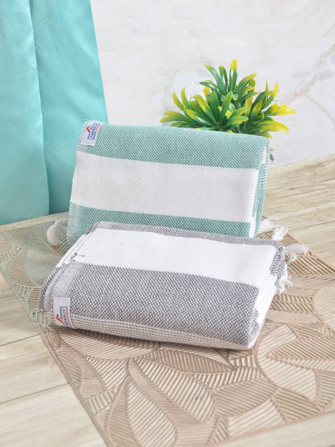     			FABINALIV Pack of 2 Cotton Below 300 -GSM Bath Towel ( Multicolor )