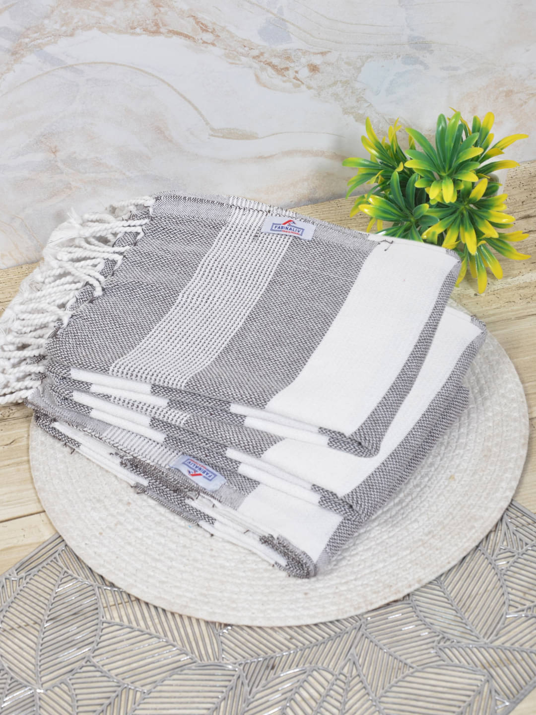     			FABINALIV Pack of 3 Cotton Below 300 -GSM Bath Towel ( Multicolor )