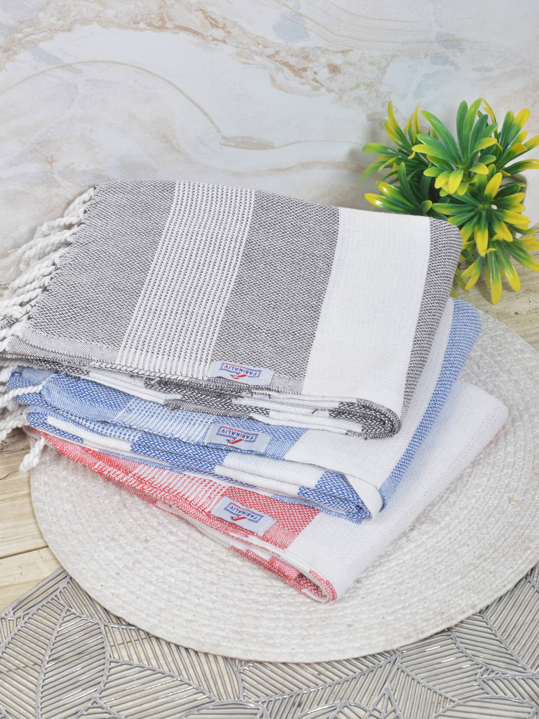     			FABINALIV Pack of 3 Cotton Below 300 -GSM Bath Towel ( Multicolor )