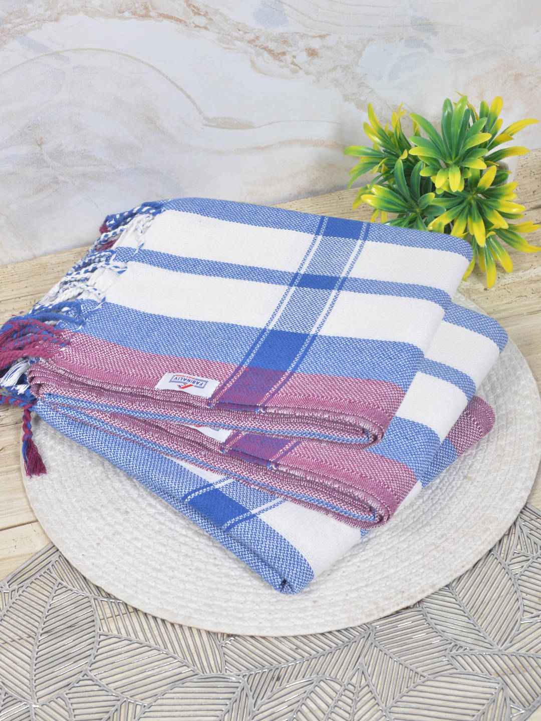     			FABINALIV Pack of 3 Cotton Below 300 -GSM Bath Towel ( Multicolor )