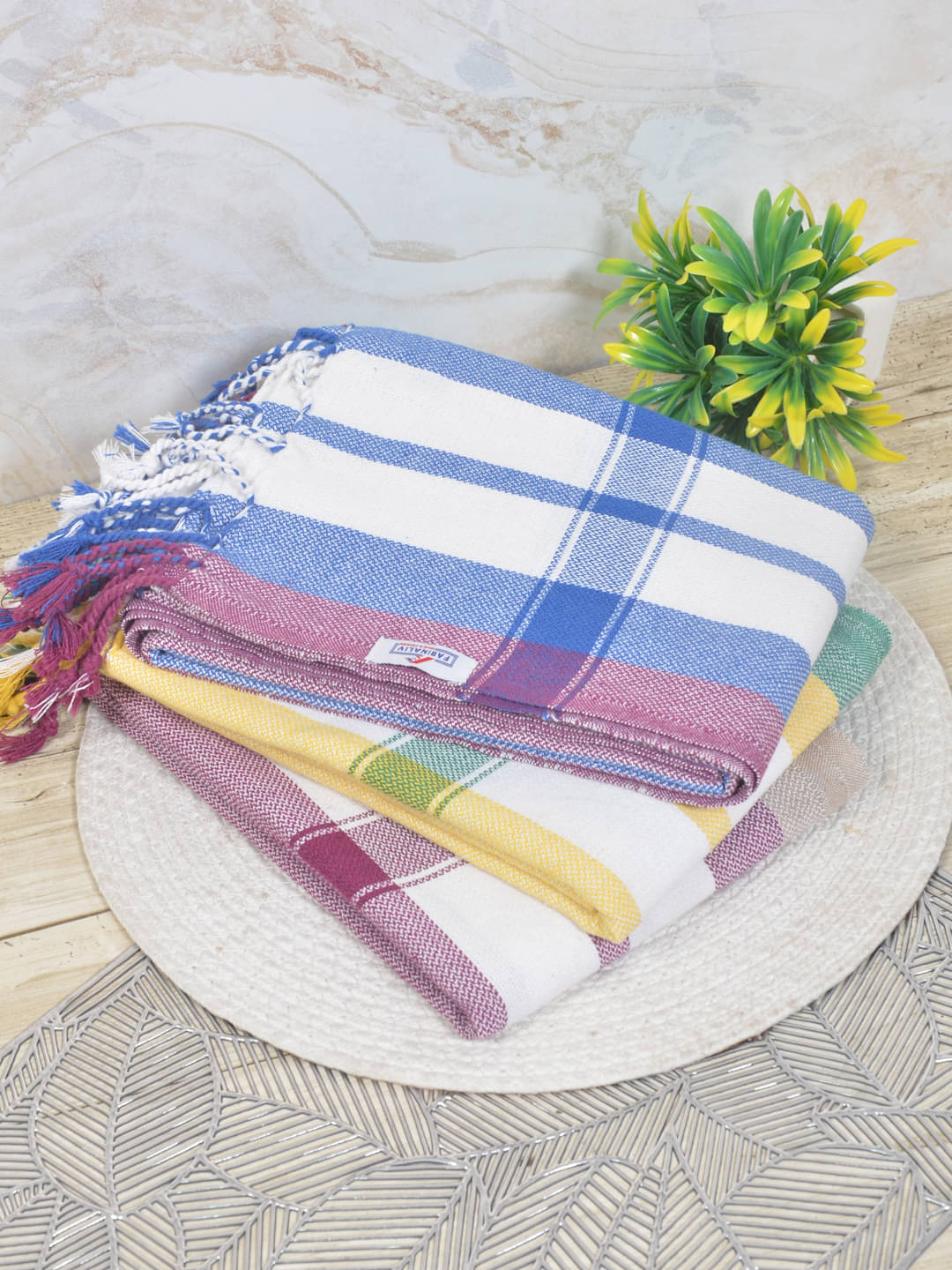     			FABINALIV Pack of 3 Cotton Below 300 -GSM Bath Towel ( Multicolor )