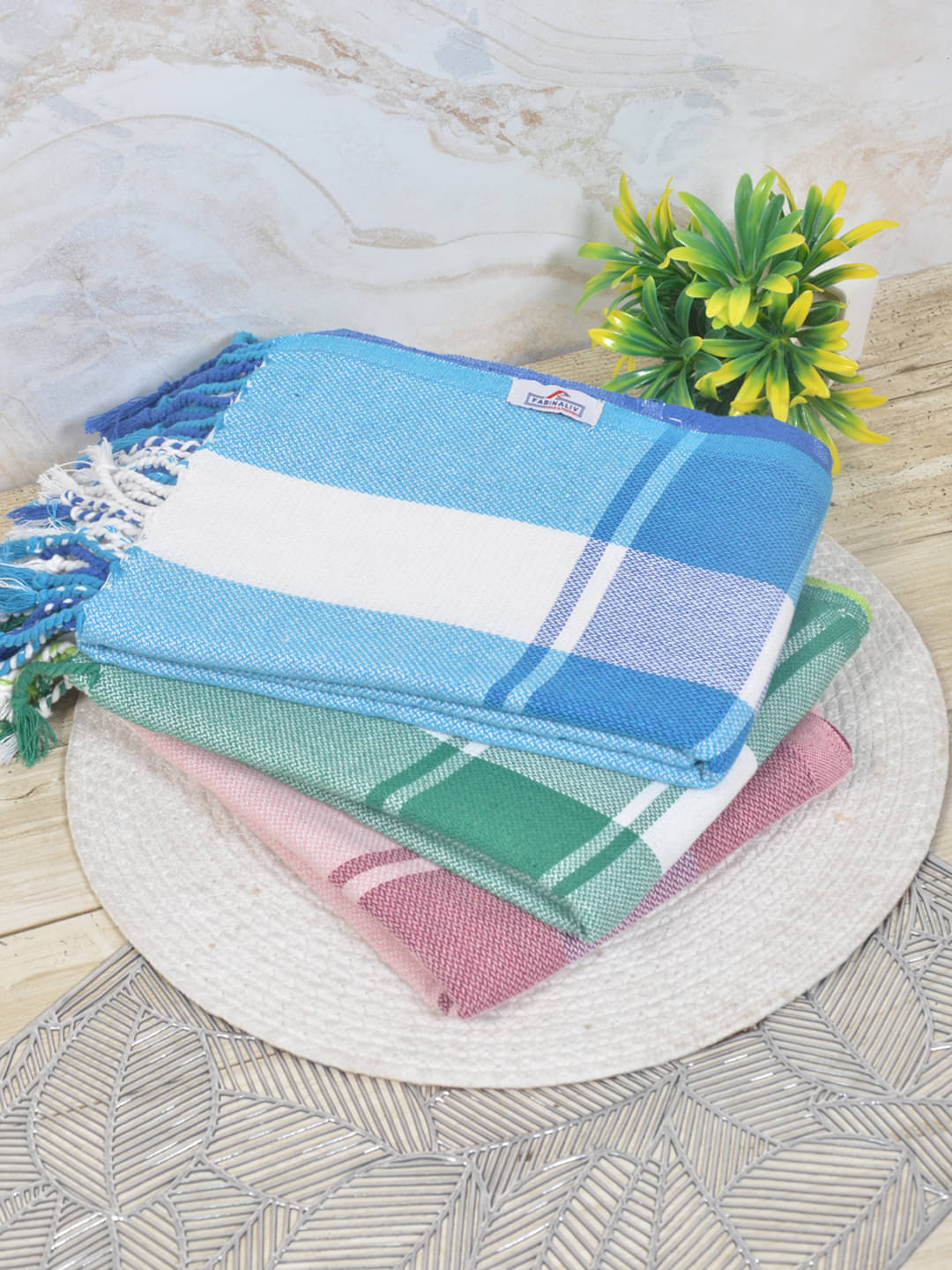     			FABINALIV Pack of 3 Cotton Below 300 -GSM Bath Towel ( Multicolor )