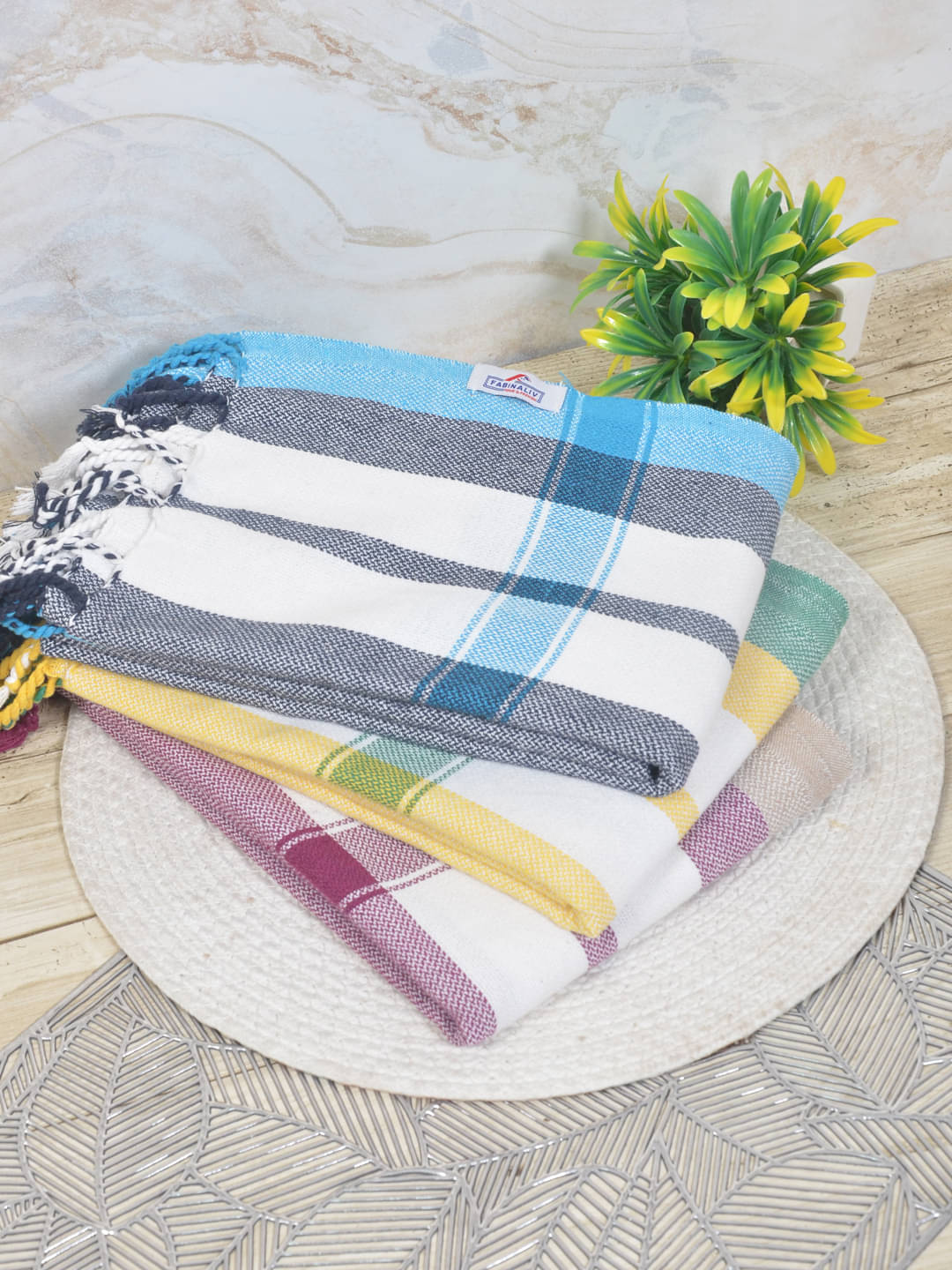     			FABINALIV Pack of 3 Cotton Below 300 -GSM Bath Towel ( Multicolor )