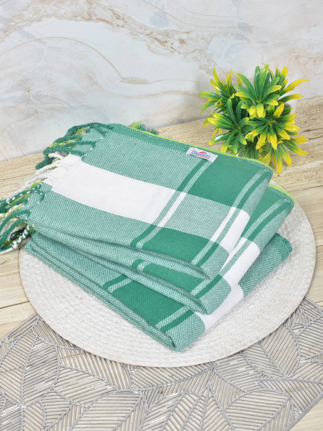     			FABINALIV Pack of 3 Cotton Below 300 -GSM Bath Towel ( Multicolor )
