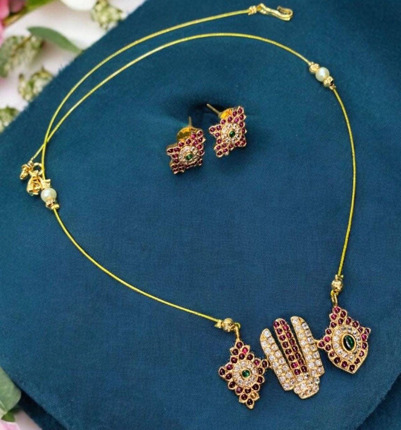     			KC JEWELS Multi Color Brass Necklace Set ( Pack of 1 )