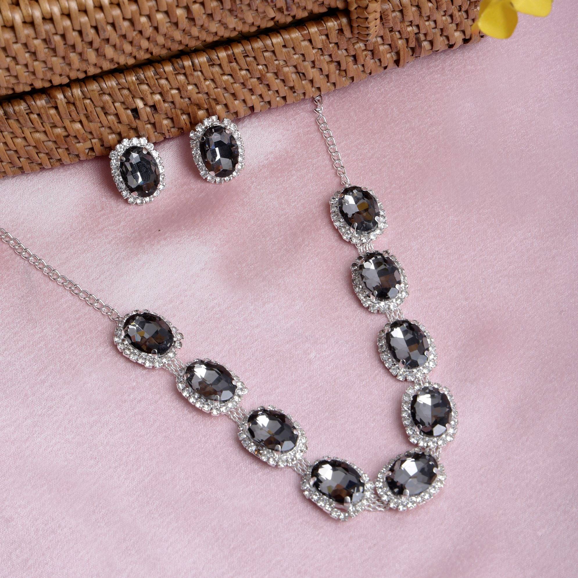     			SUNHARI Black Alloy Necklace Set ( Pack of 1 )