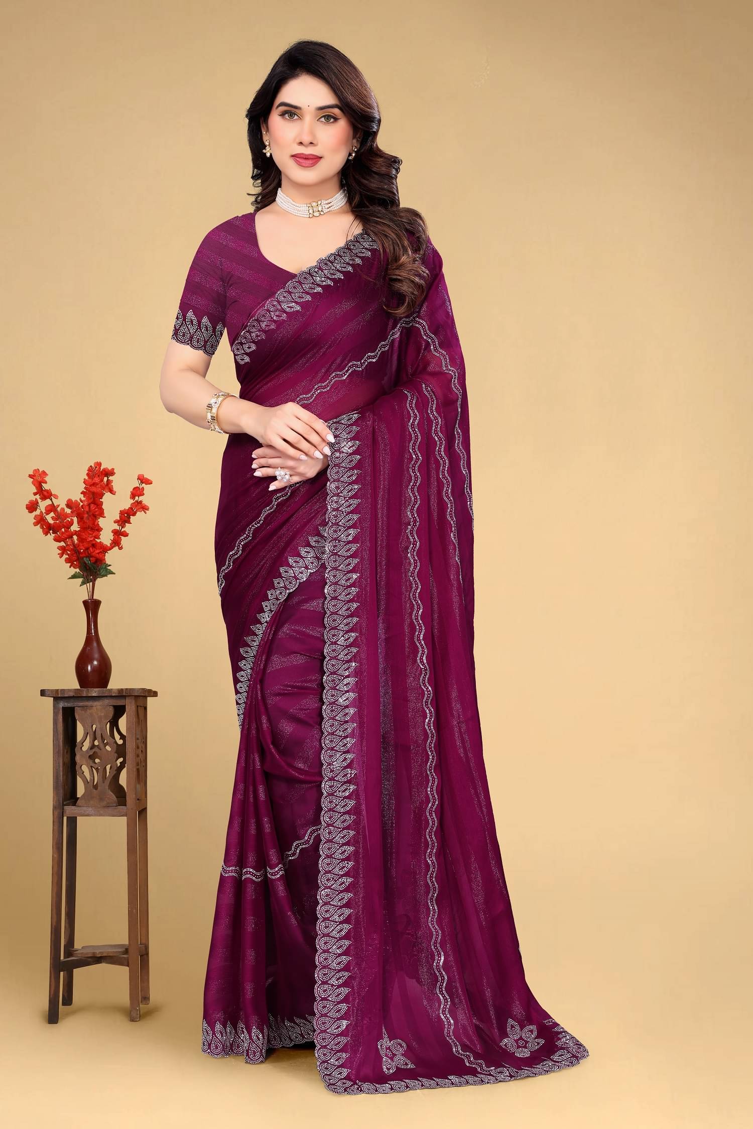     			VEERAIVA Chiffon Embellished Saree With Unstitched Blouse Piece ( Magenta )