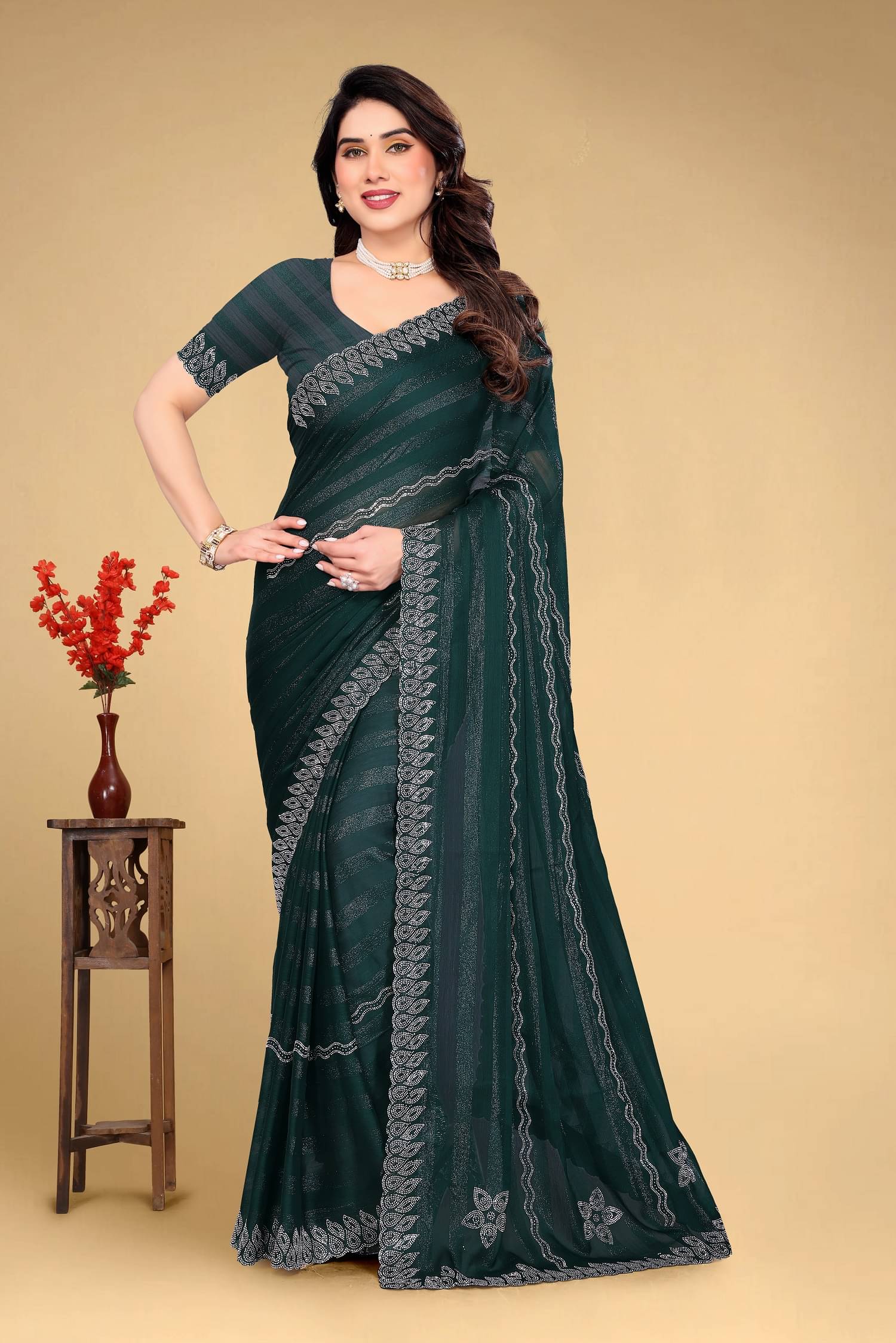     			VEERAIVA Chiffon Embellished Saree With Unstitched Blouse Piece ( Green )
