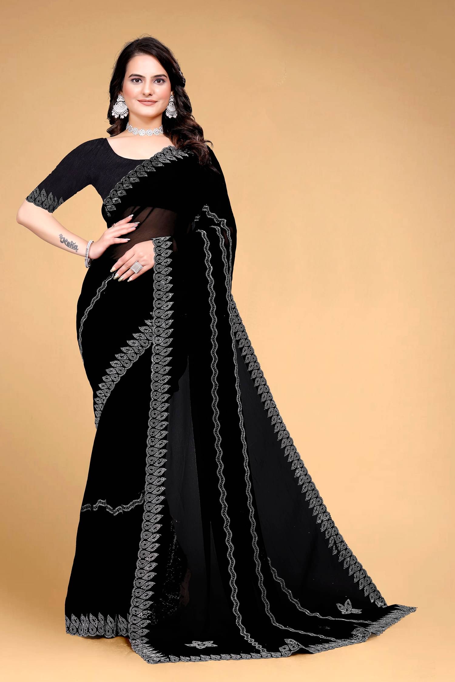 VEERAIVA Georgette Cut Outs Saree With Unstitched Blouse Piece ( Black )     			VEERAIVA Georgette Cut Outs Saree With Unstitched Blouse Piece ( Black )