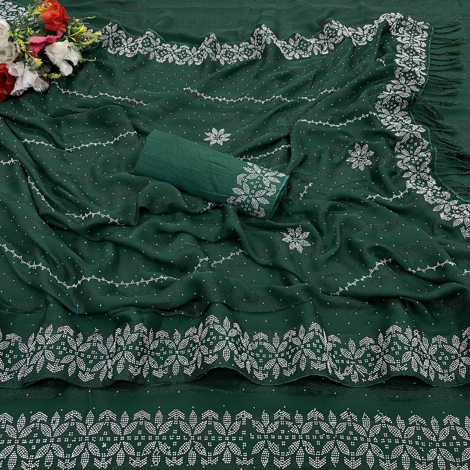     			VEERAIVA Georgette Embellished Saree With Unstitched Blouse Piece ( Green )