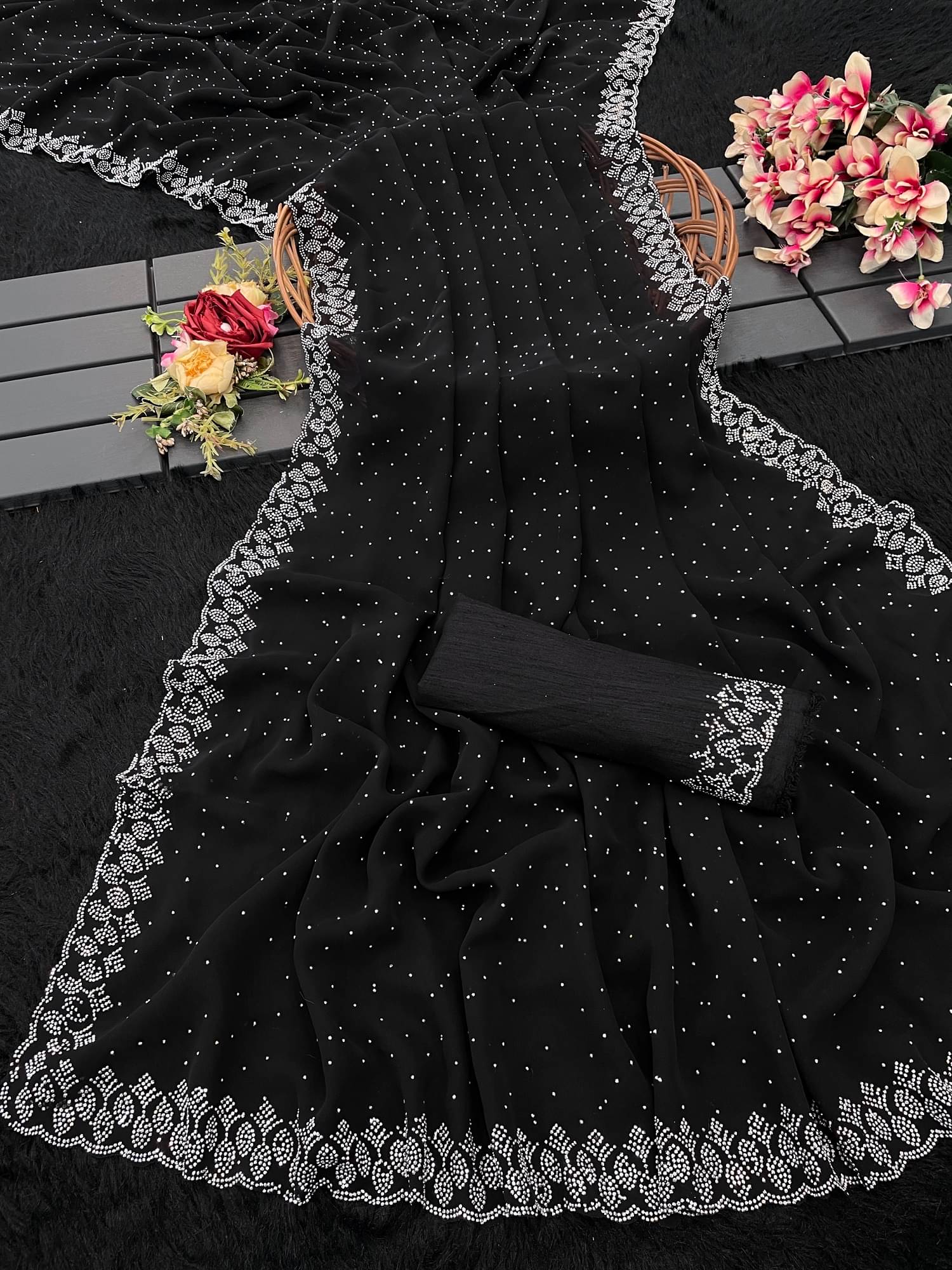     			VEERAIVA Georgette Embroidered Saree With Unstitched Blouse Piece ( Black )
