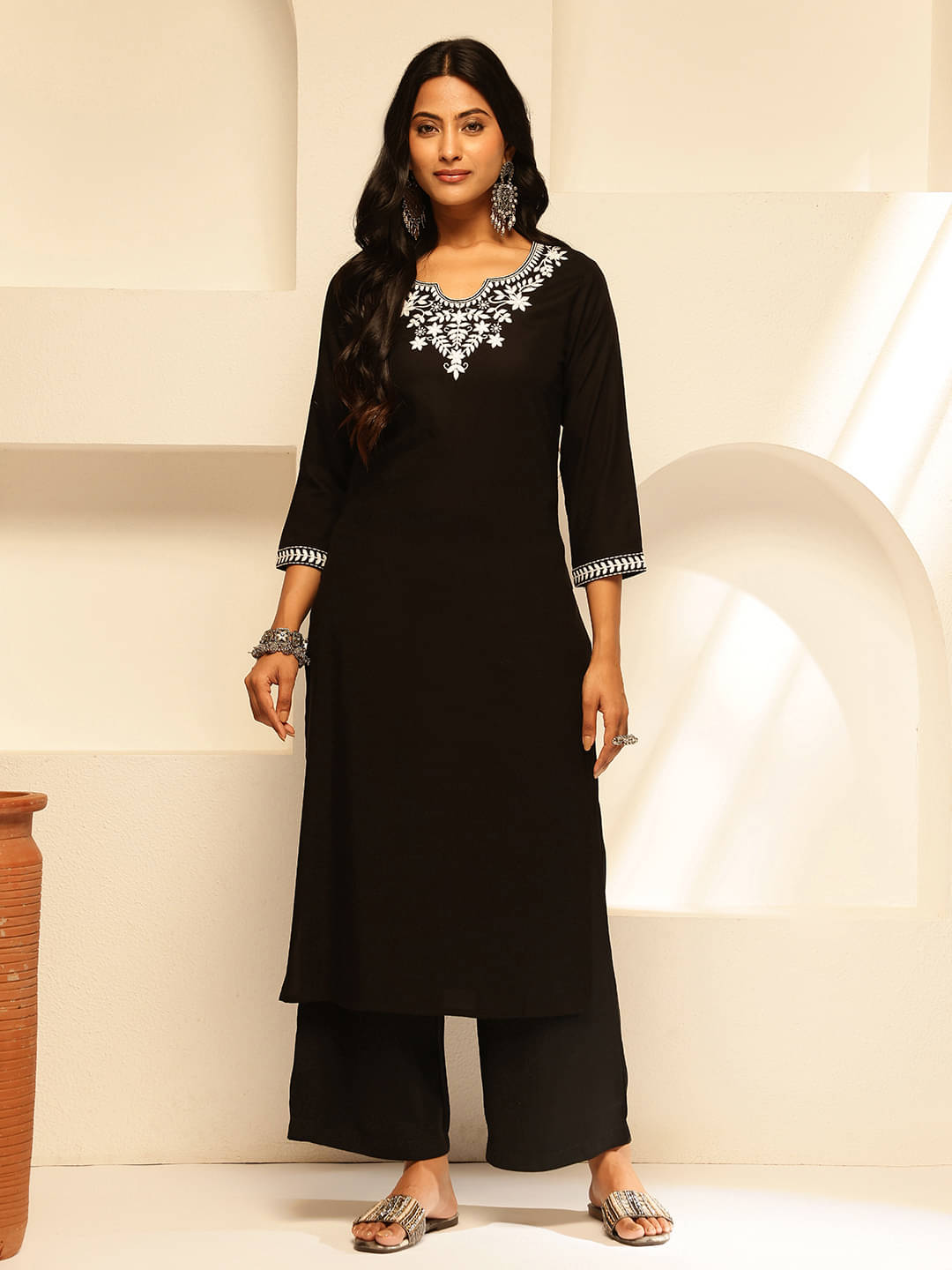 Vbuyz Pack of 1 Rayon Embroidered Straight Women's Kurti - ( Black ) Vbuyz Pack of 1 Rayon Embroidered Straight Women's Kurti - ( Black )