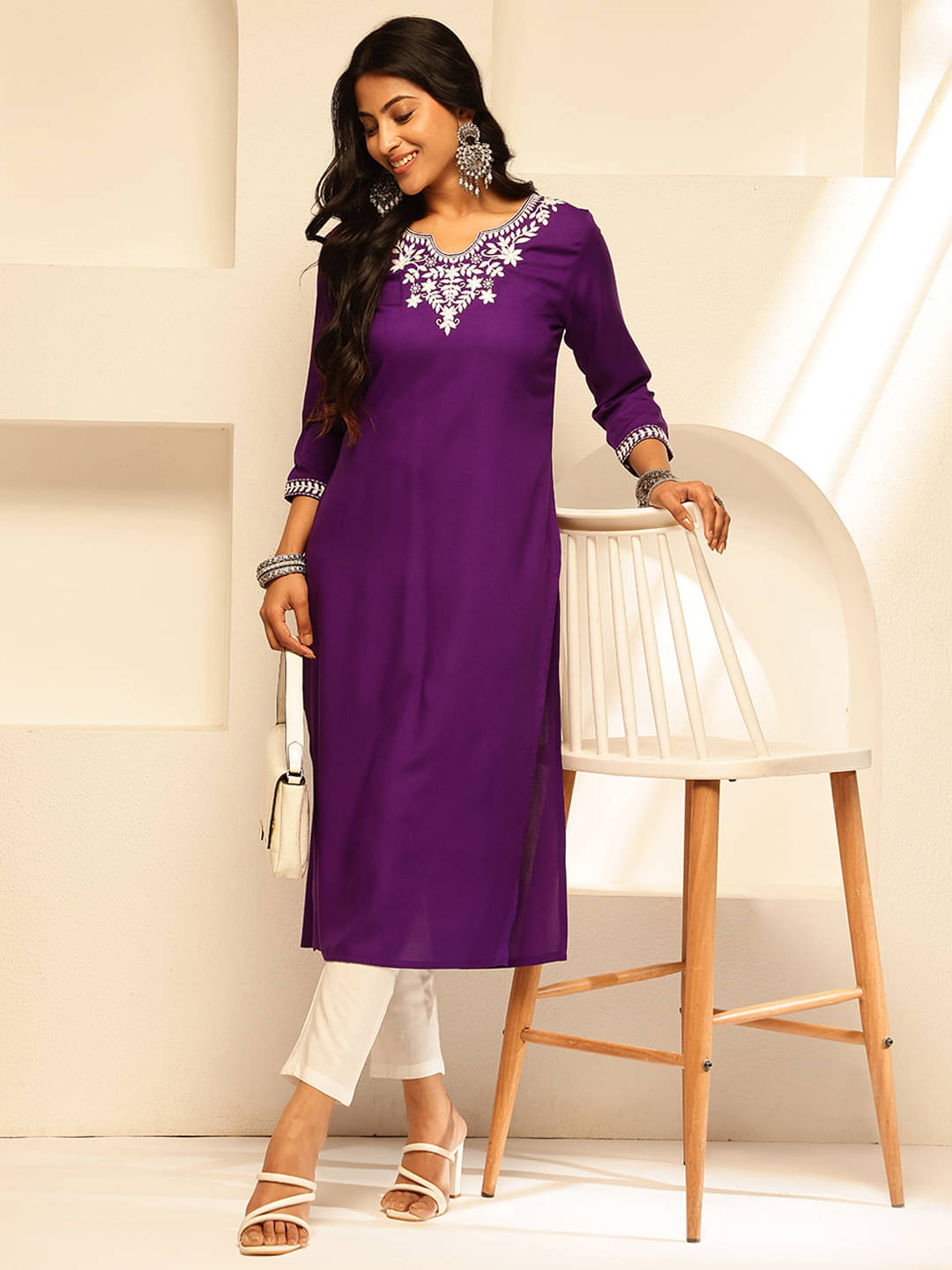     			Vbuyz Pack of 1 Rayon Embroidered Straight Women's Kurti - ( Purple )