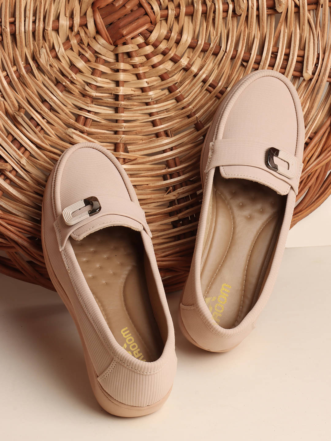     			Aroom Cream Women's Loafers