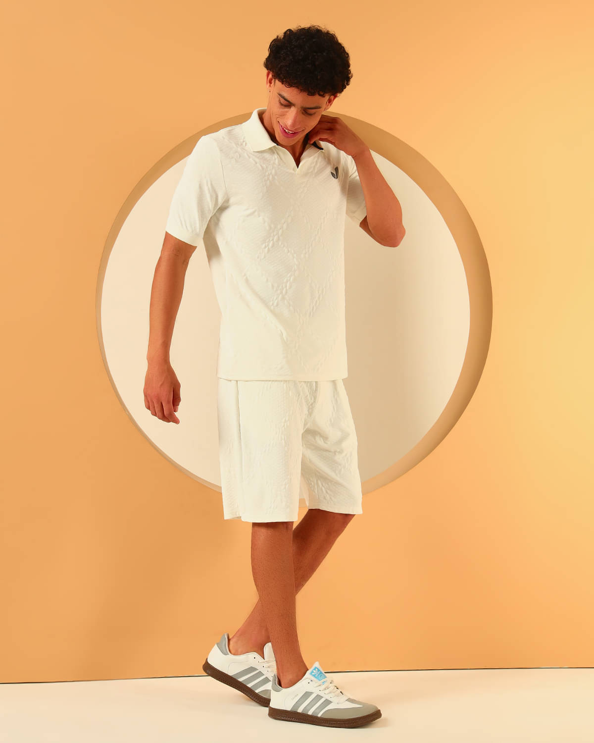     			Glito White Cotton Blend Slim Fit Men's Tracksuit ( Pack of 1 )