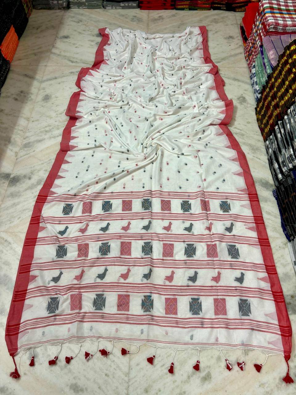 SARADA HANDLOOM Cotton Woven Saree With Unstitched Blouse Piece ( White )     			SARADA HANDLOOM Cotton Woven Saree With Unstitched Blouse Piece ( White )