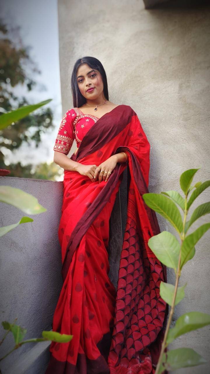 SARADA HANDLOOM Cotton Woven Saree With Unstitched Blouse Piece ( Red ) SARADA HANDLOOM Cotton Woven Saree With Unstitched Blouse Piece ( Red )