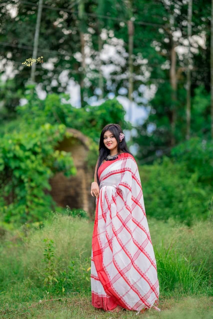 SARADA HANDLOOM Cotton Woven Saree With Unstitched Blouse Piece ( White )     			SARADA HANDLOOM Cotton Woven Saree With Unstitched Blouse Piece ( White )