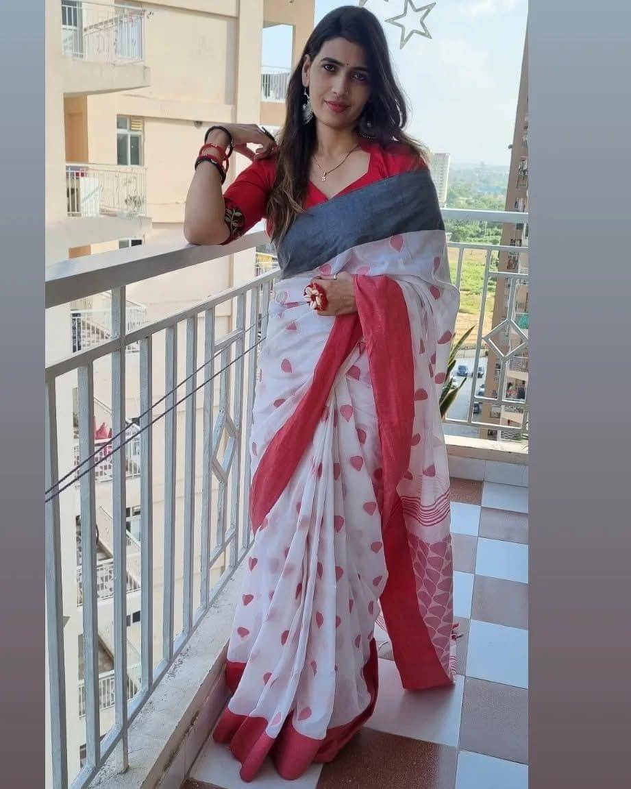 SARADA HANDLOOM Cotton Woven Saree With Unstitched Blouse Piece ( White ) SARADA HANDLOOM Cotton Woven Saree With Unstitched Blouse Piece ( White )