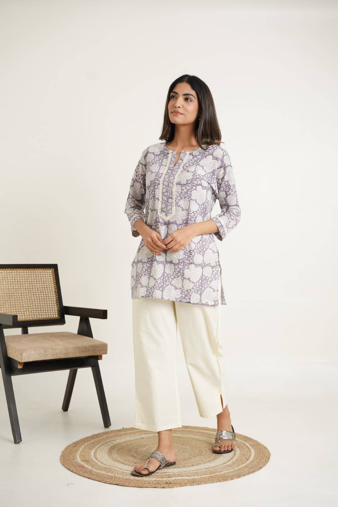 Goodhand Pack of 1 Cotton Printed Straight Women's Kurti - ( Purple )     			Goodhand Pack of 1 Cotton Printed Straight Women's Kurti - ( Purple )