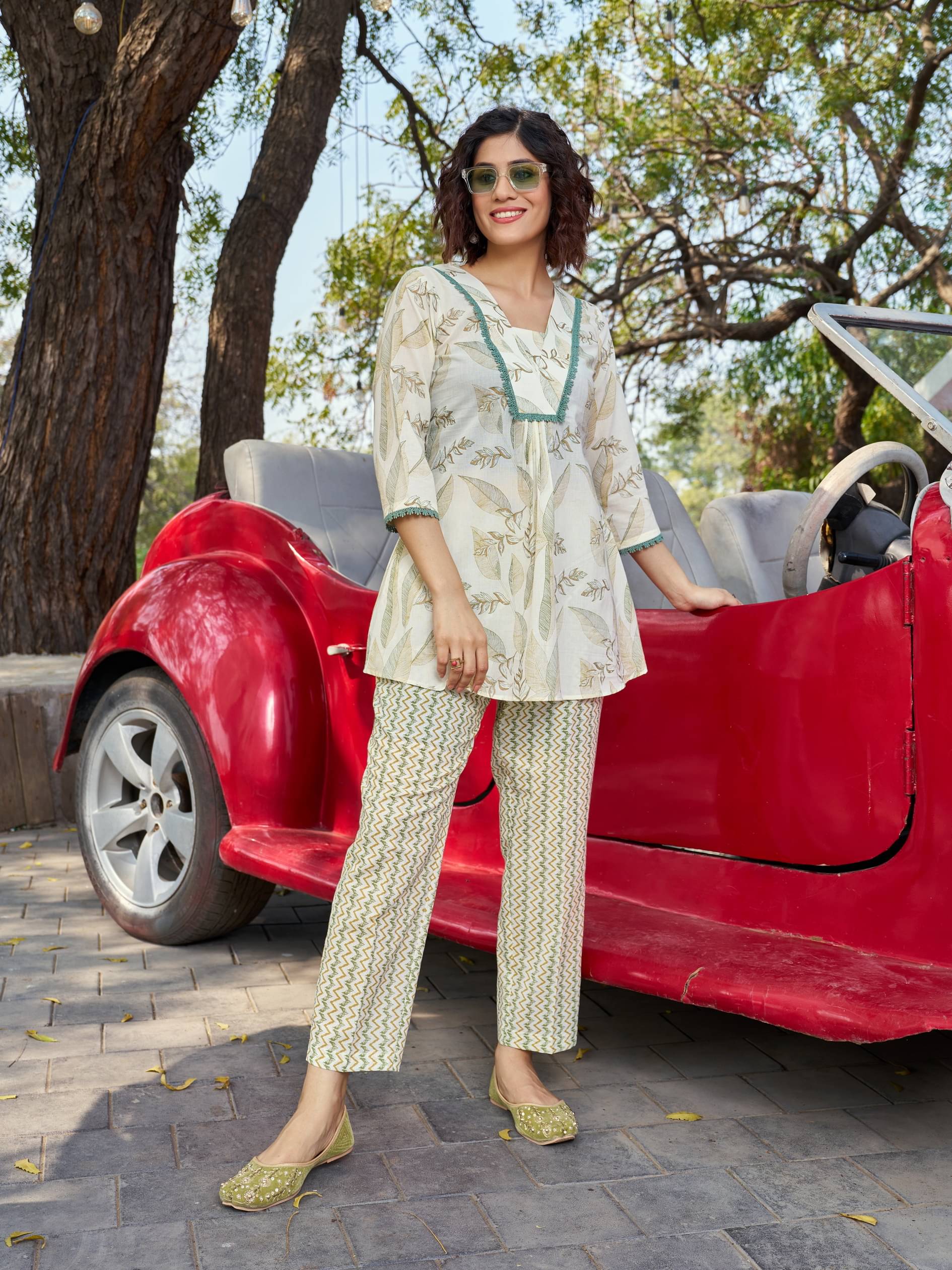     			VIBE VISION Women Printed Top With Trousers Co-Ord Set ( Cream )