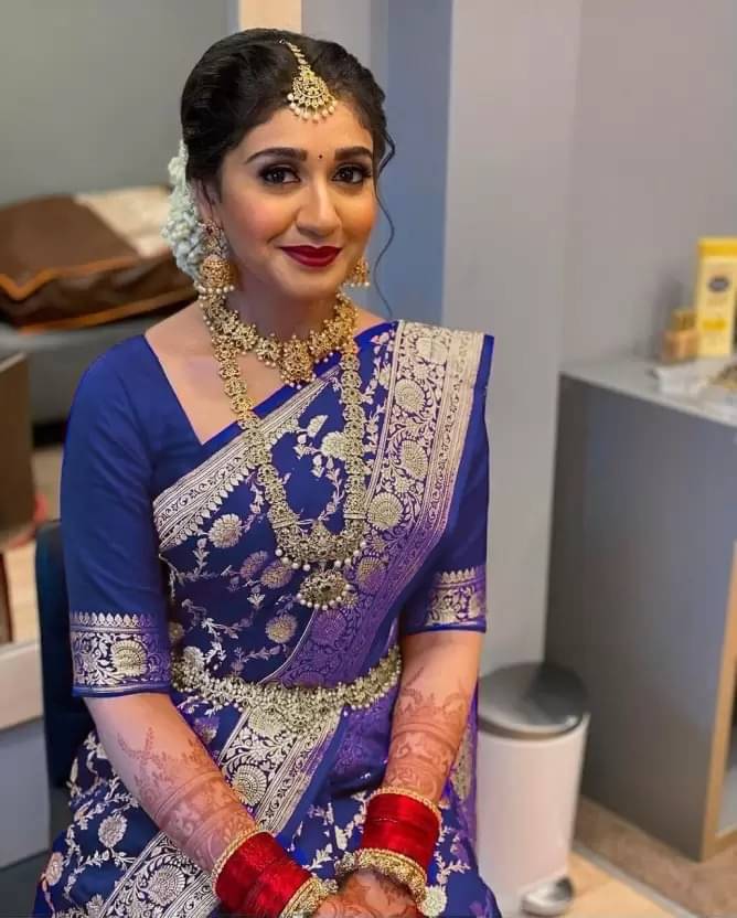     			Saadhvi Silk Woven Saree With Unstitched Blouse Piece ( Navy Blue )
