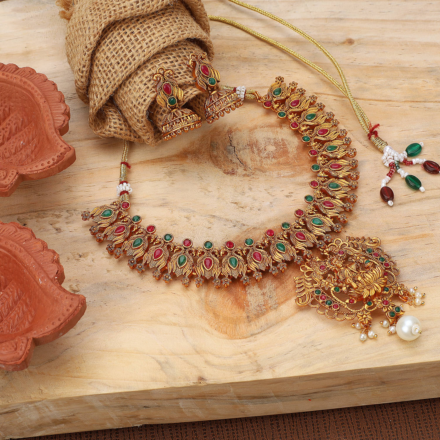     			raajis Multi Color Alloy Necklace Set ( Pack of 1 )