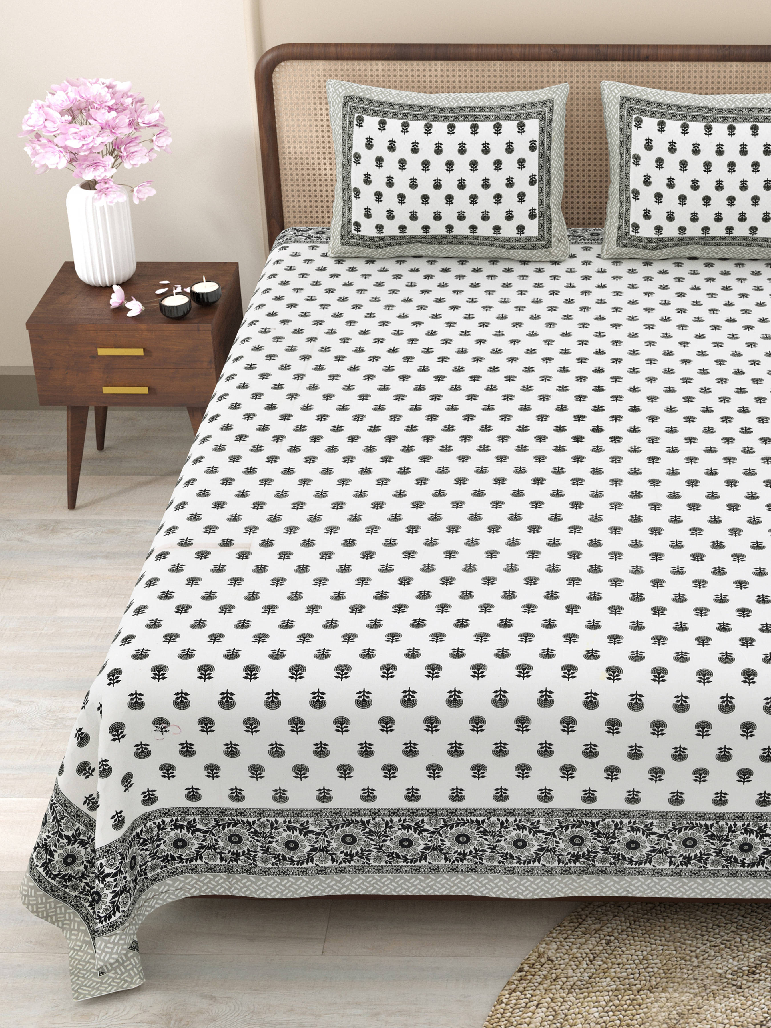     			CLOTHOLOGY Cotton 1 Double King Bedsheet with 2 Pillow Covers ( Multicolor )