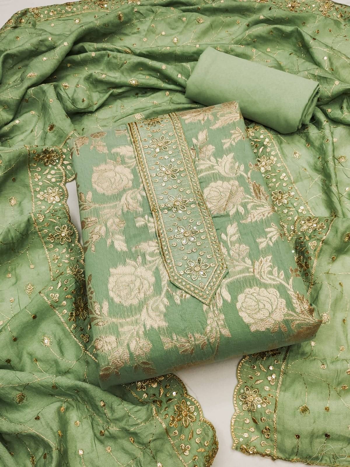     			HL SILKMILLS Unstitched Banarasi Embroidered Dress Material - Green ( Pack of 1 )