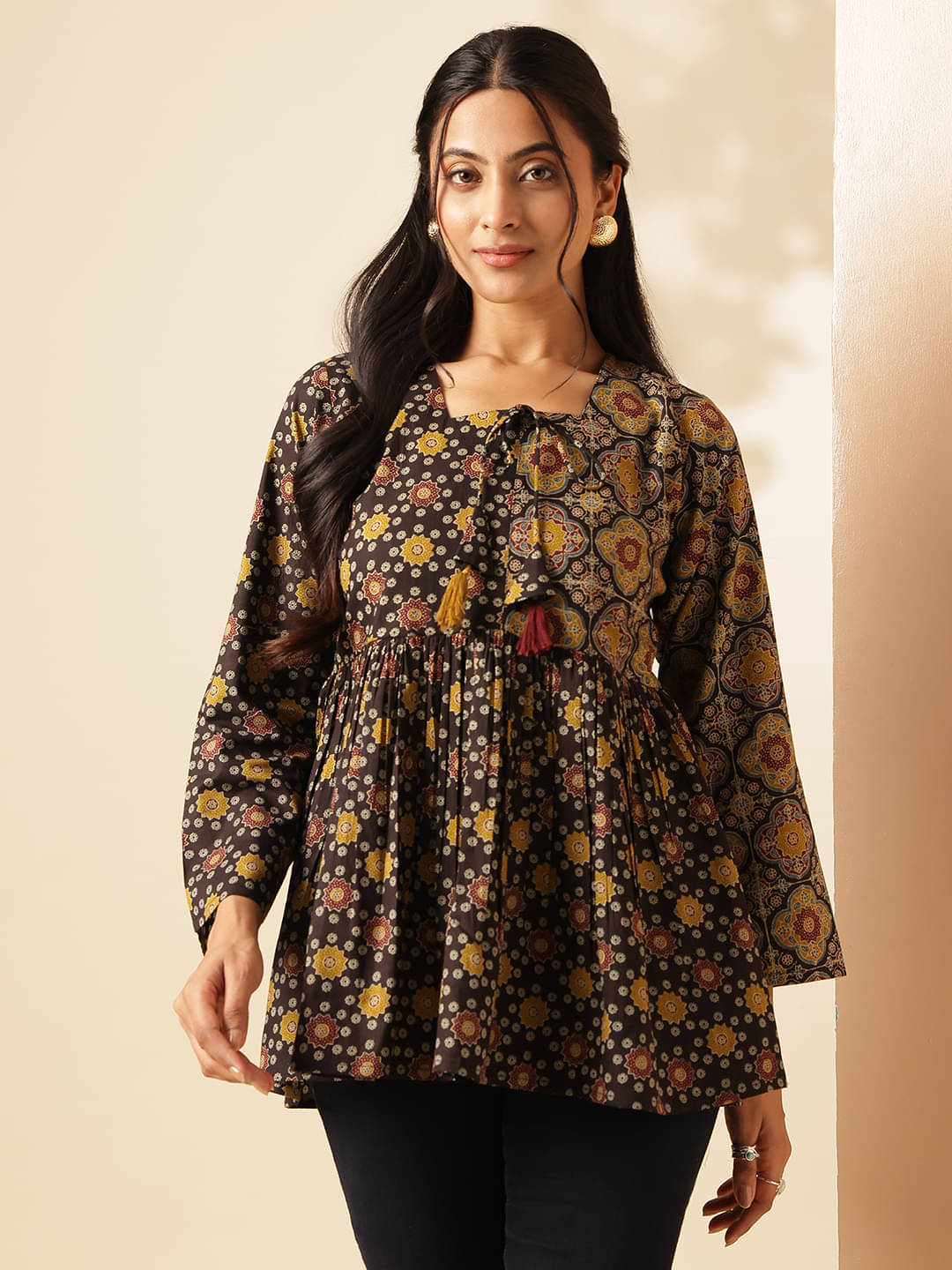     			Vbuyz Black Cotton Women's Tunic ( Pack of 1 )