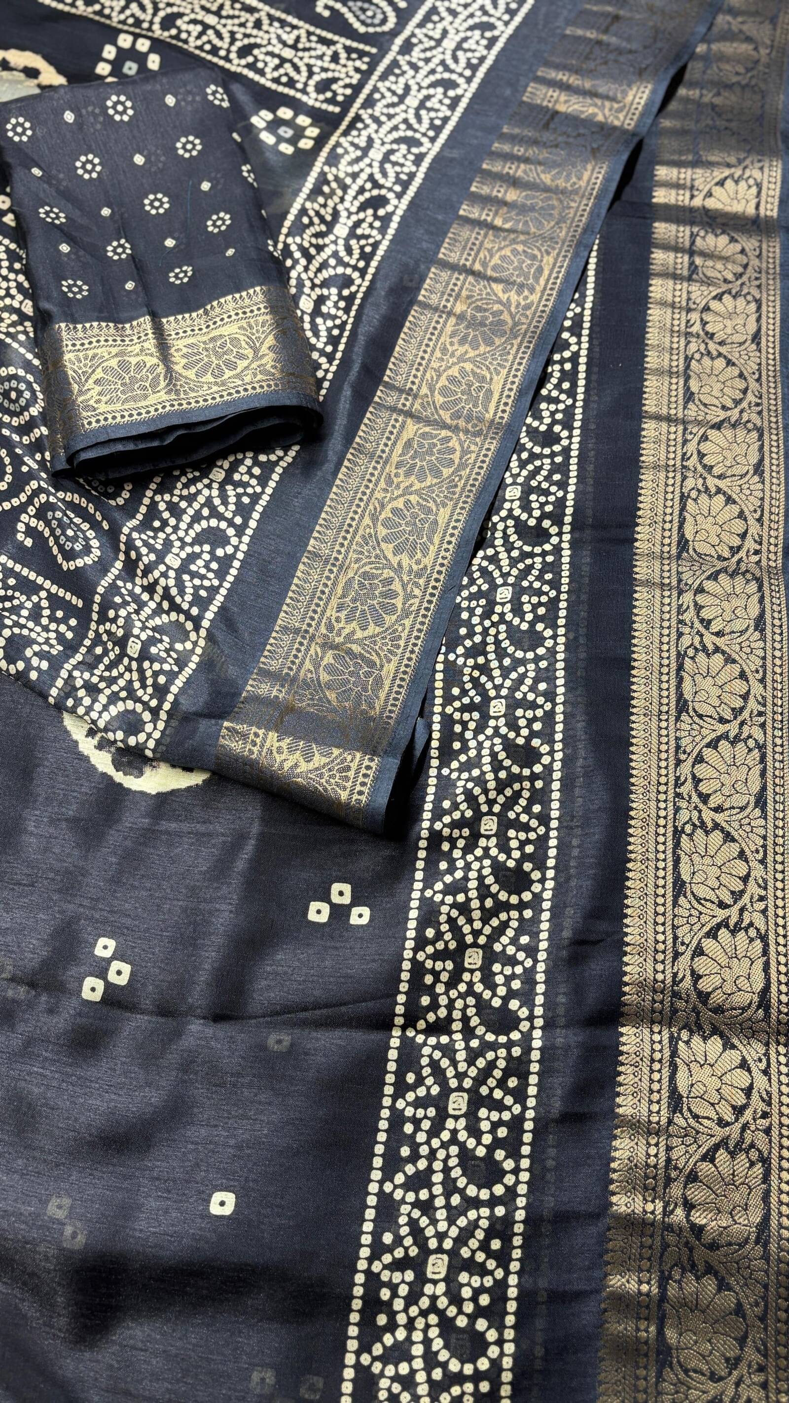 Sureta Viscose Printed Saree With Unstitched Blouse Piece ( Black ) Sureta Viscose Printed Saree With Unstitched Blouse Piece ( Black )