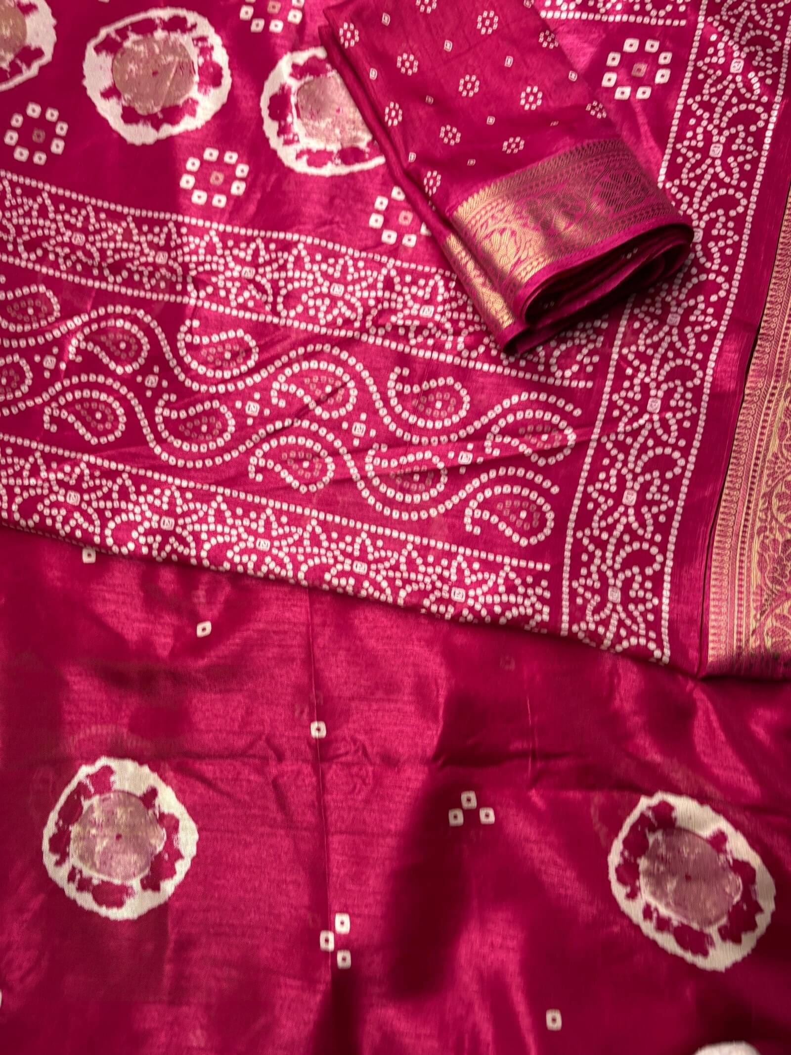 Sureta Viscose Printed Saree With Unstitched Blouse Piece ( Pink ) Sureta Viscose Printed Saree With Unstitched Blouse Piece ( Pink )