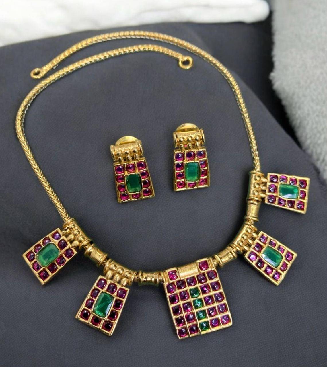     			KC JEWELS Multi Color Brass Necklace Set ( Pack of 1 )