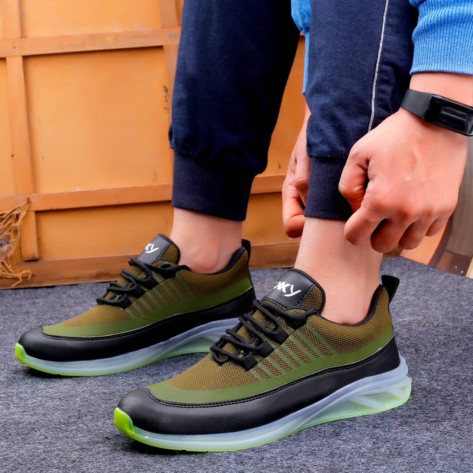     			BXXY Sports Running Green Men's Sports Running Shoes